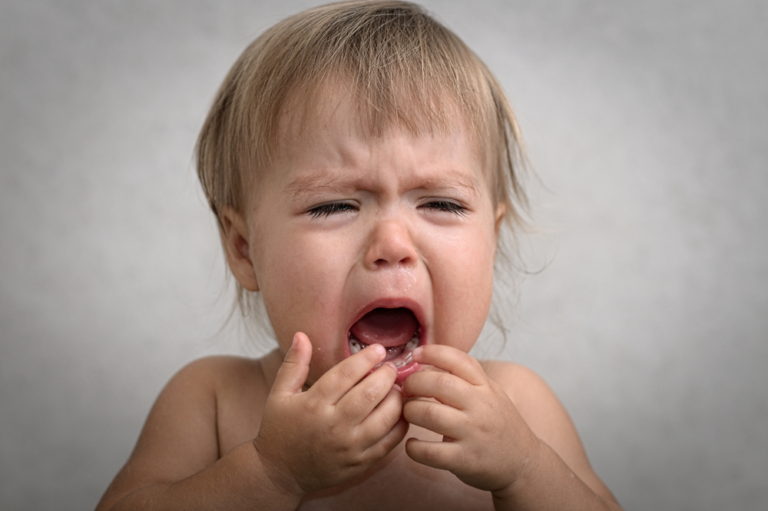 Comment réagir face à la peur du bain de votre bébé ? YALDONE